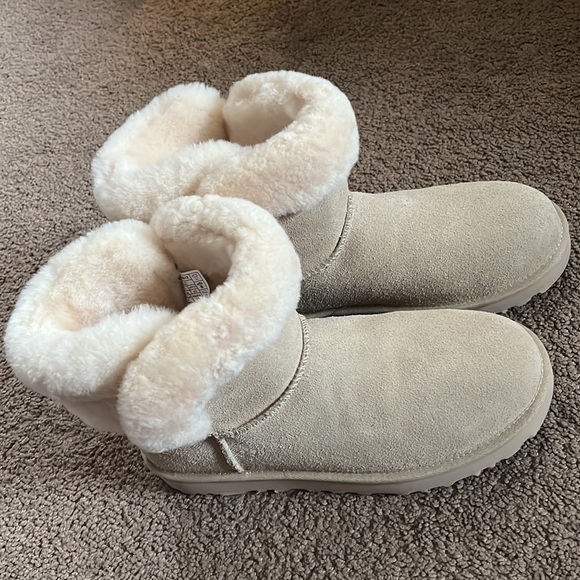Ugg - Picture 13 of 15